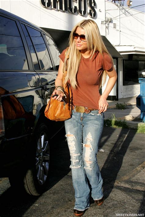 Jessica Simpson fashion trends